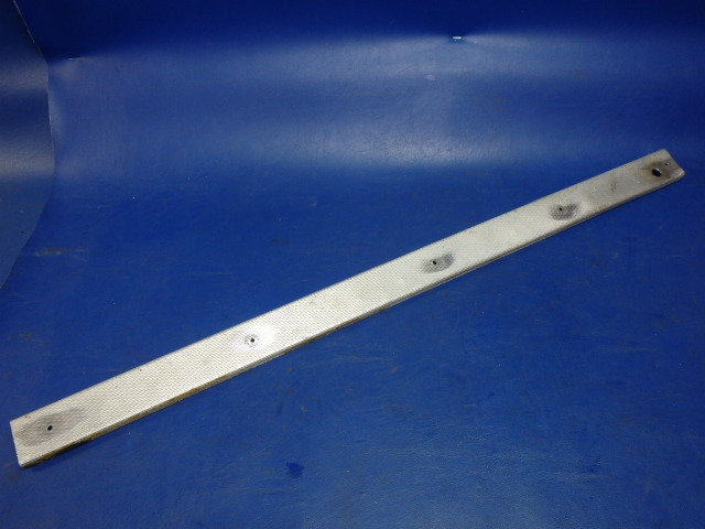 63118-00 Piper - SILL - Door